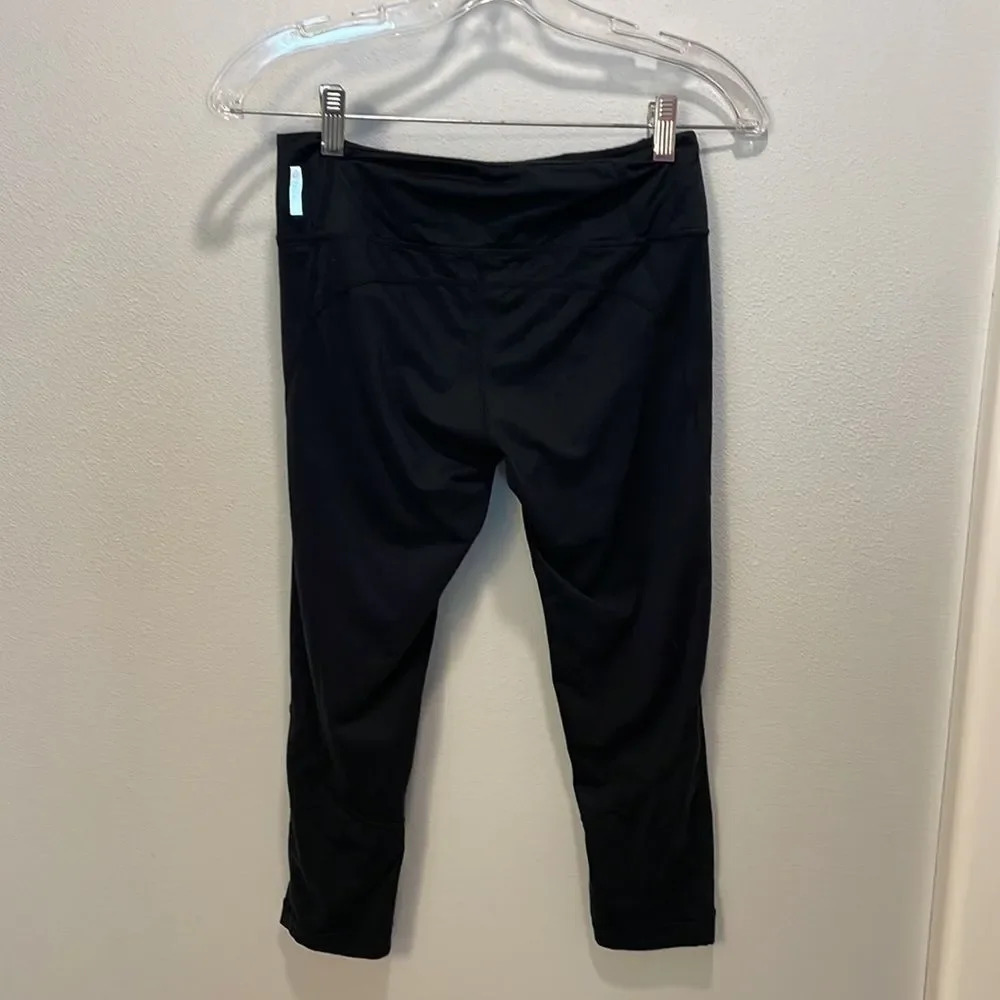 Zella woman’s Capri black pants - Picture 3 of 10